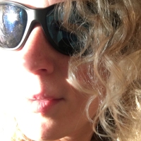 Die ideale Brille für Lichtempfindliche – eine Gletscherbrille für Lizzi